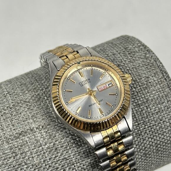 Citizen Quartz Watch Womens 25mm Two-Tone Day Date Fluted Bezel New Battery - Picture 1 of 10